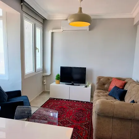 Renovated Comfy With Unique Sea View Σμύρνη